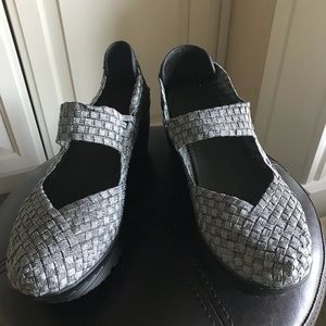 Cathy Jean Woven strech memory foam Wedge